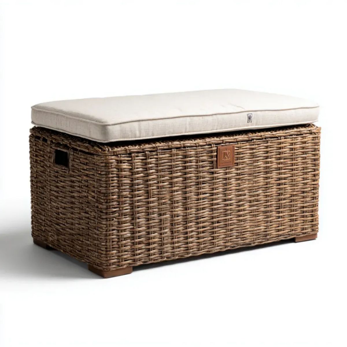 Brązowa rattanowa skrzynia do przechowywania z kremowym siedziskiem 120 x 45 x 45 cm